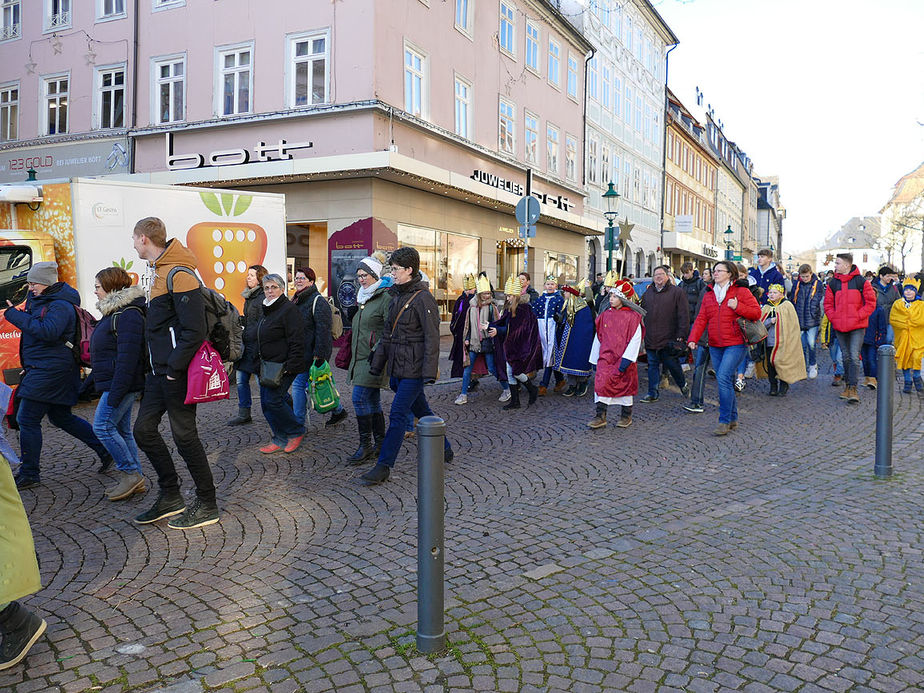 Aussendung der Sternsinger im Hohen Dom zu Fulda (Foto: Karl-Franz Thiede)